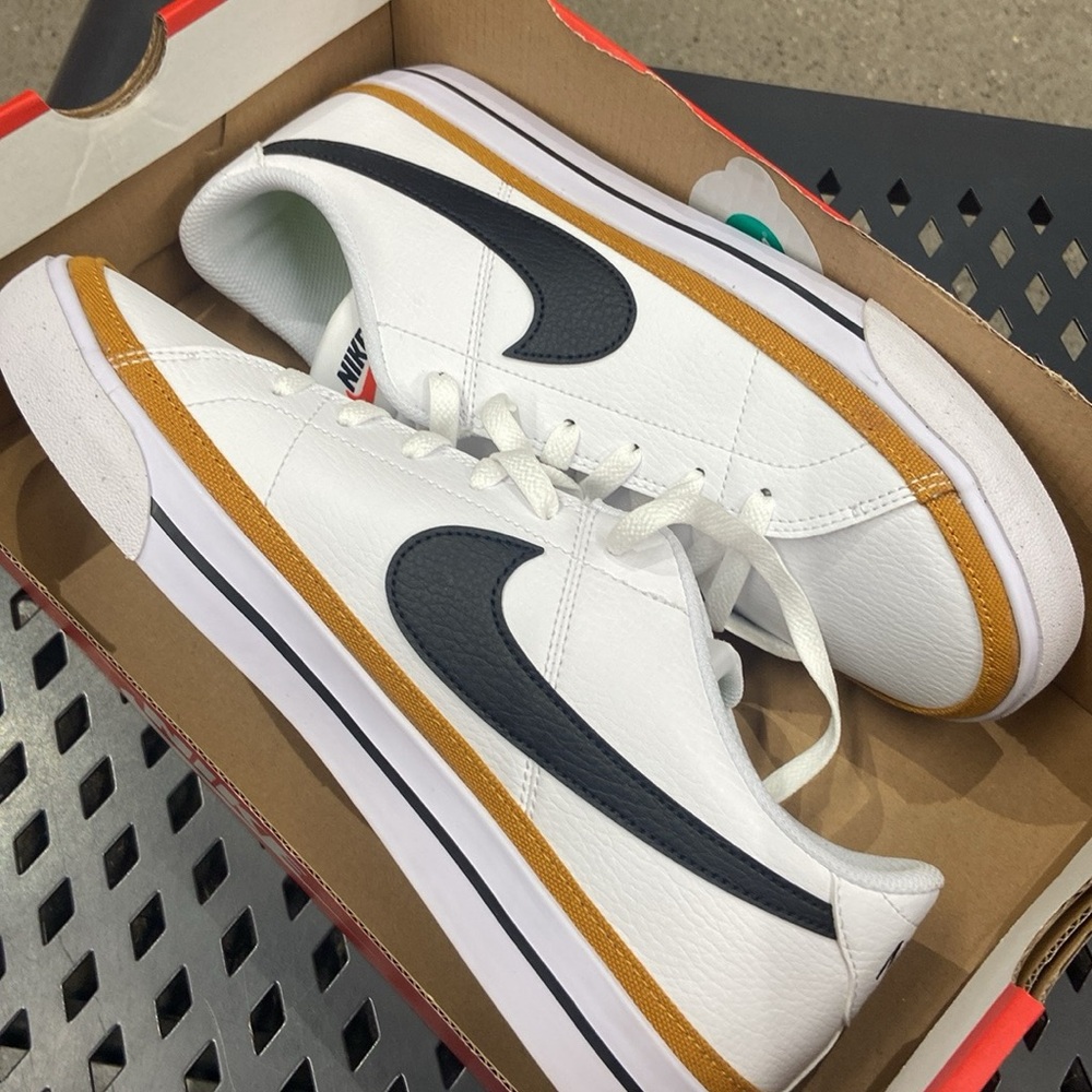 Nike White and Black Sneakers Classic Low-Top Design